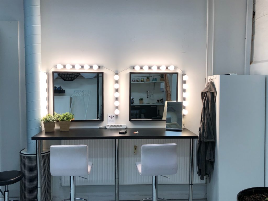 Espelhos iluminados para camarim e maquiagem pode? Deve! – Empório Luz